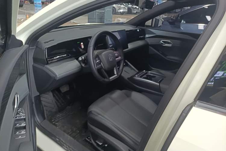 Used BYD Qin L 2025 EV 545KM Beyond Version Left Front Seat