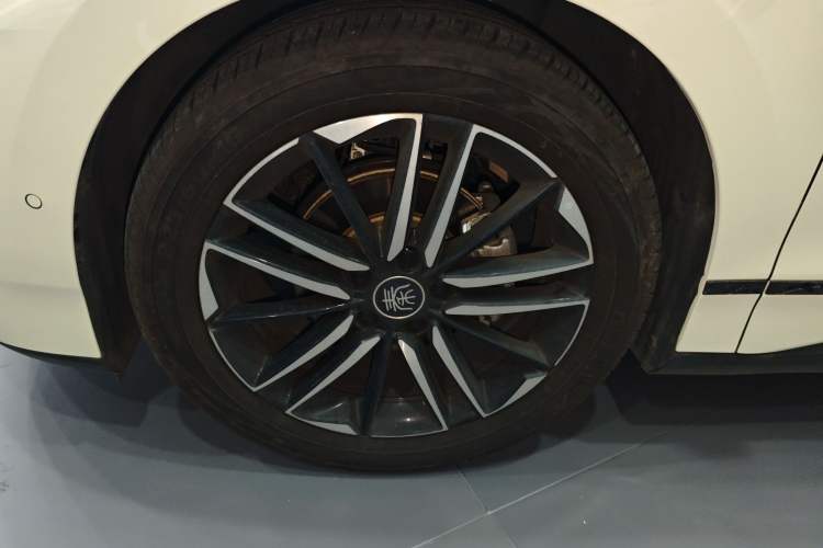 Used BYD Qin L 2025 EV 545KM Excellence Edition Left Front Wheel Hub