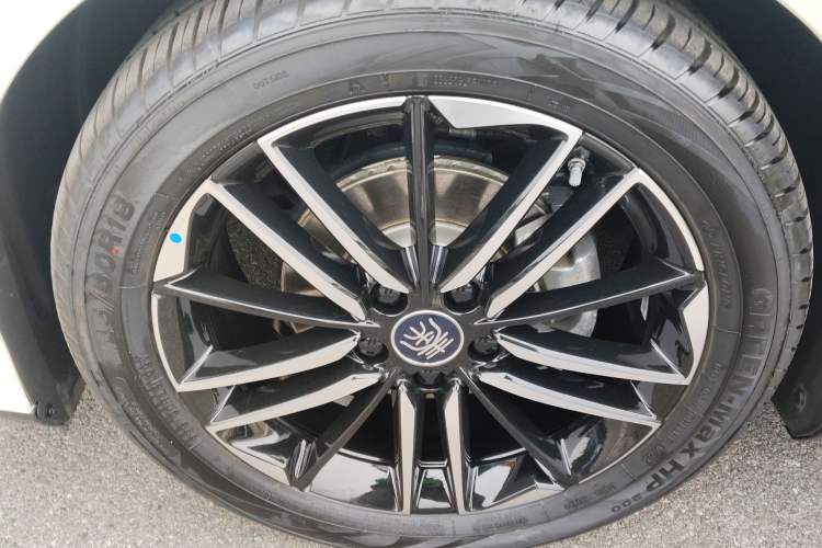 Used BYD Qin L 2025 EV 545KM Excellence Edition Left Front Wheel Hub