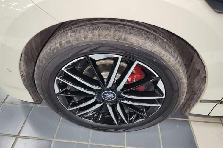 Used BYD Qin L 2025 EV 545KM Cloud Suspension Edition Left Front Wheel Hub