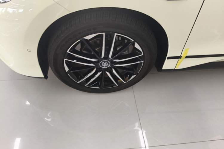 Used BYD Qin L 2025 EV 545KM Excellence Edition Left Front Wheel Hub