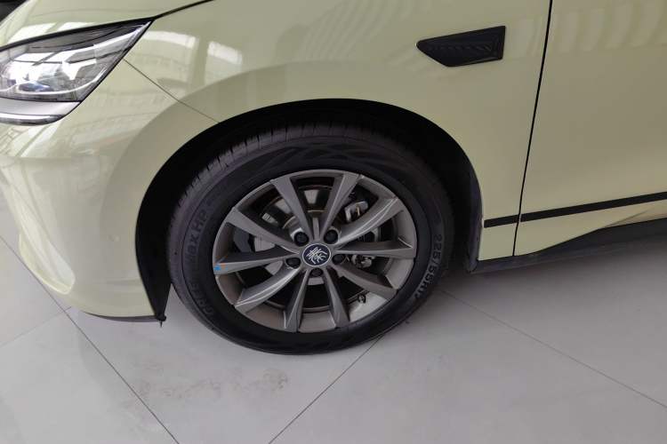Used BYD Qin L 2025 EV 545KM Beyond Version Left Front Wheel Hub
