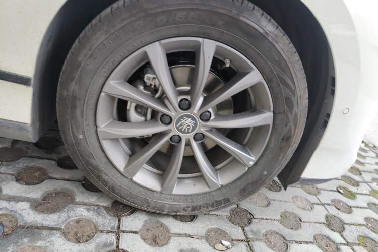 Used BYD Qin L 2025 EV 545KM Beyond Version Right Front Wheel Hub