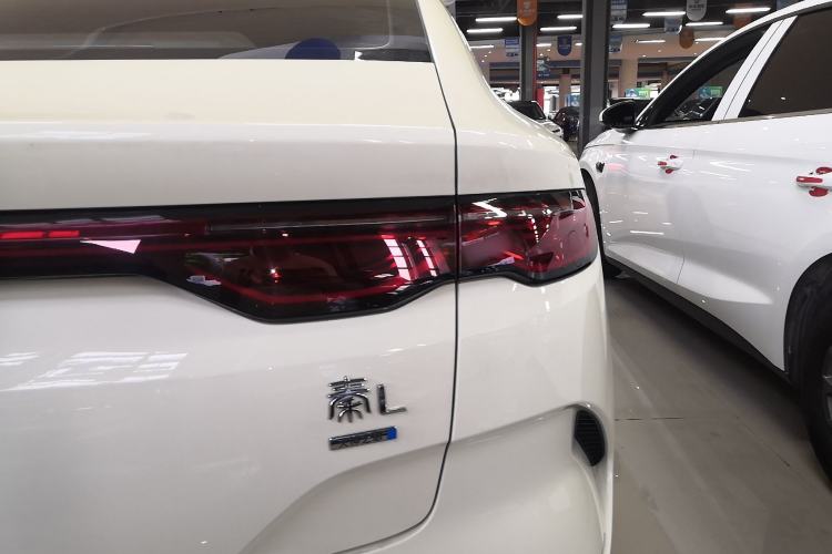 Used BYD Qin L 2025 EV 470KM Leading Edition Right Rear Taillight