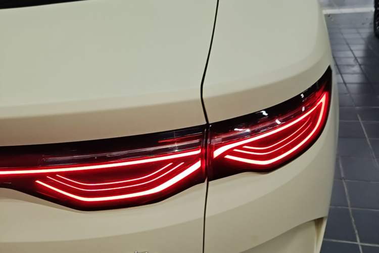 Used BYD Qin L 2025 EV 545KM Beyond Version Right Rear Taillight