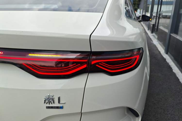 Used BYD Qin L 2025 EV 545KM Beyond Version Right Rear Taillight