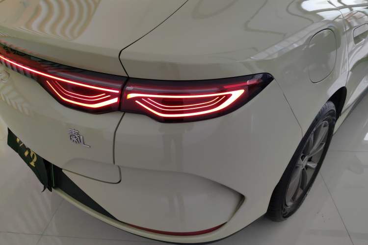 Used BYD Qin L 2025 EV 545KM Beyond Version Right Rear Taillight