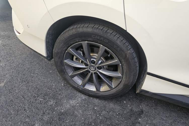 Used BYD Qin L 2025 EV 545KM Beyond Version Right Rear Wheel Hub