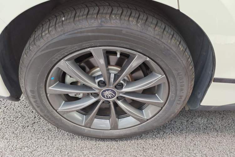 Used BYD Qin L 2025 EV 545KM Beyond Version Right Rear Wheel Hub