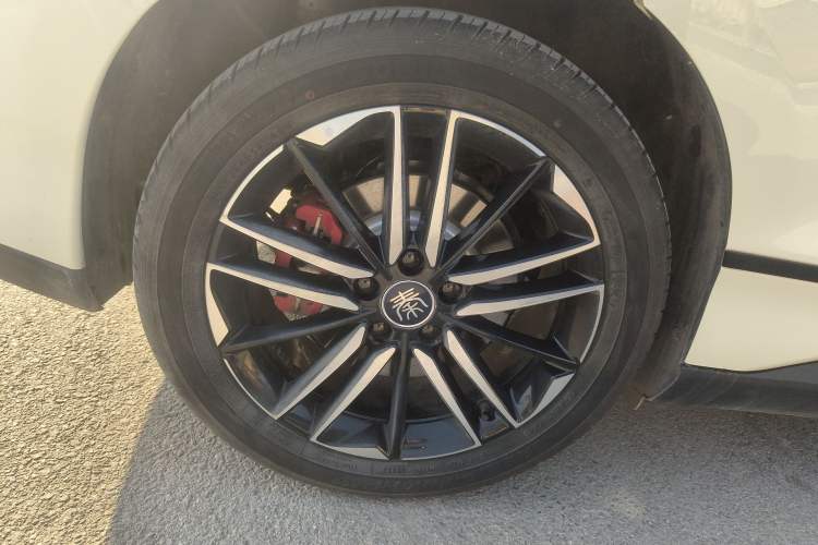 Used BYD Qin L 2025 EV 545KM Cloud Suspension Edition Right Rear Wheel Hub