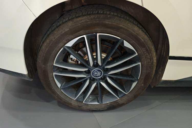 Used BYD Qin L 2025 EV 545KM Excellence Edition Right Rear Wheel Hub