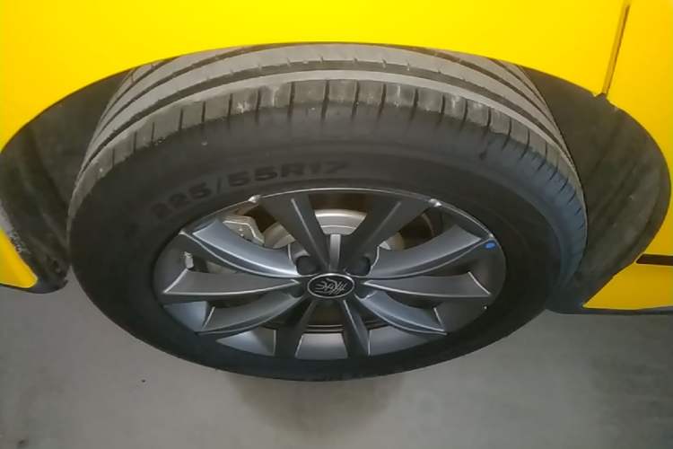 Used BYD Qin L 2025 EV 545KM Beyond Version Right Rear Wheel Hub