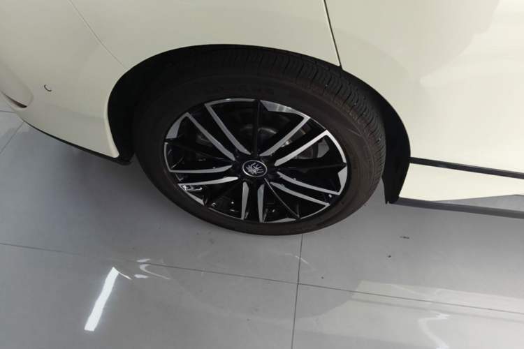 Used BYD Qin L 2025 EV 545KM Excellence Edition Right Rear Wheel Hub