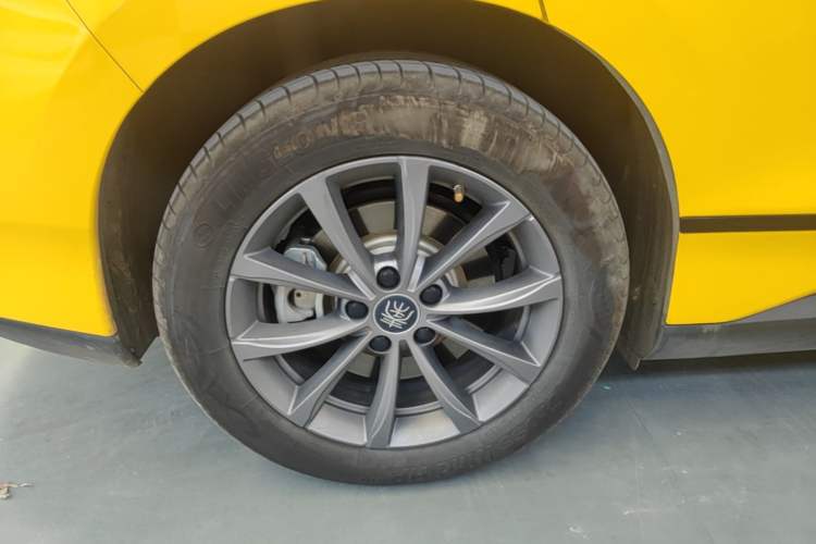 Used BYD Qin L 2025 EV 545KM Beyond Version Right Rear Wheel Hub