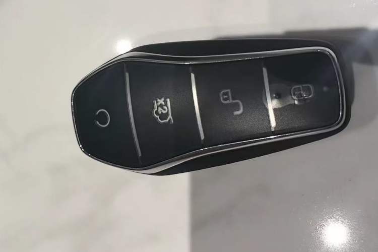Used BYD Qin L 2025 EV 545KM Beyond Version Vehicle Key