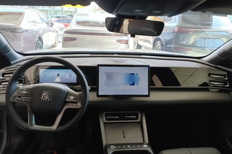 Used BYD Qin L 2026 DM-i 128KM Progressive Edition Center Console