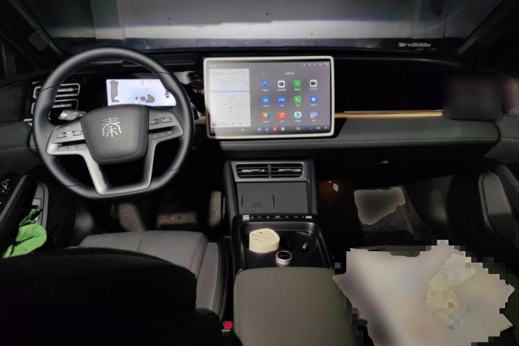 Used BYD Qin L 2026 Model DM-i 210KM Cloud Suspension Version Center Console