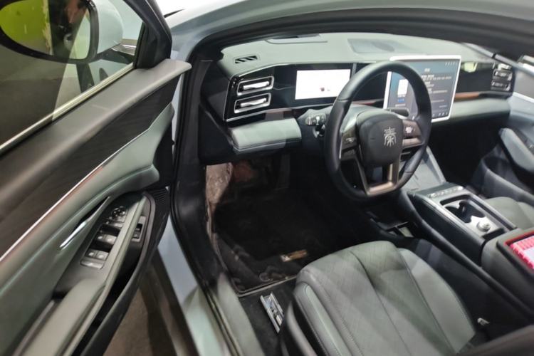 Used BYD Qin L 2026 Model DM-i 210KM Cloud Suspension Version Driver Seat