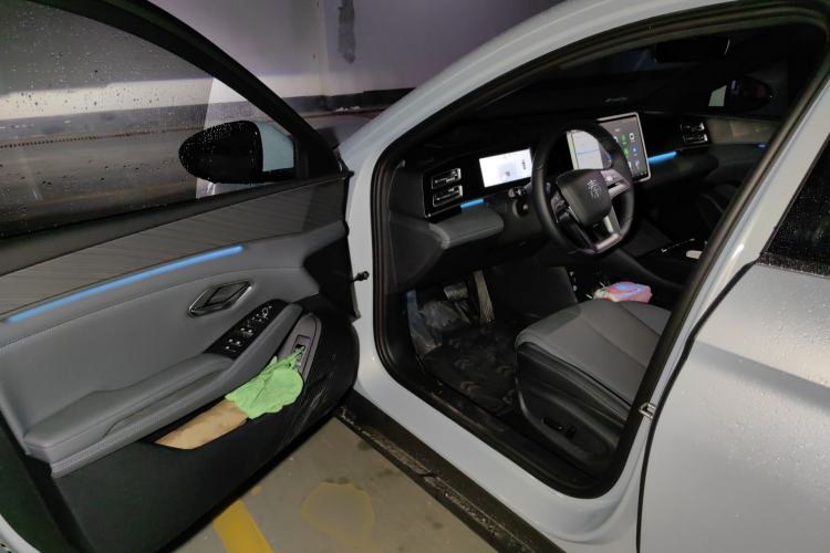 Used BYD Qin L 2026 Model DM-i 210KM Cloud Suspension Version Driver Seat