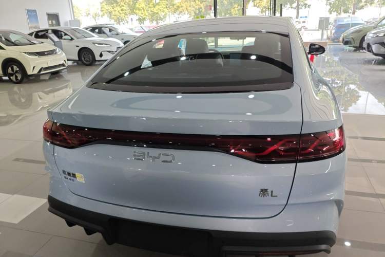 Used BYD Qin L 2026 DM-i 128KM Progressive Edition Exterior 4