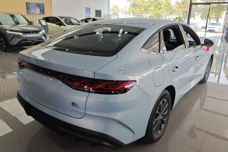 Used BYD Qin L 2026 DM-i 128KM Progressive Edition Exterior 5