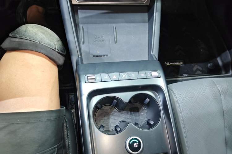 Used BYD Qin L 2026 Model DM-i 210KM Cloud Suspension Version Gear Lever