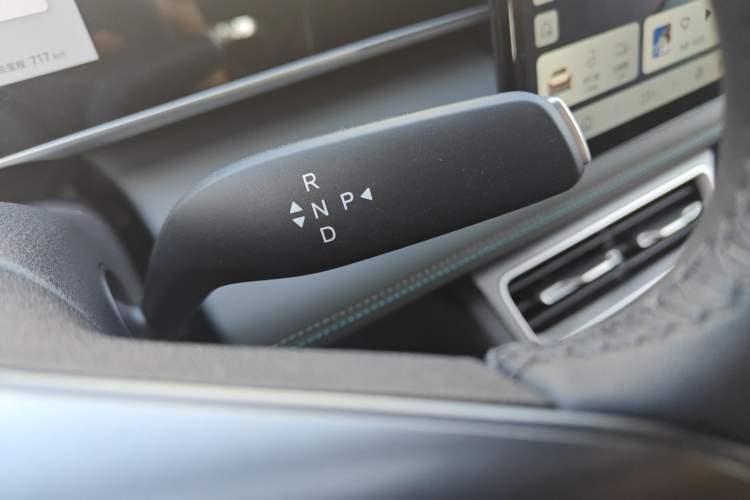Used BYD Qin L 2026 DM-i 128KM Leading Edition Gear Lever