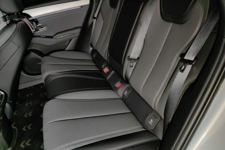 Used BYD Qin L 2026 Model DM-i 210KM Cloud Suspension Version Left Rear Seat
