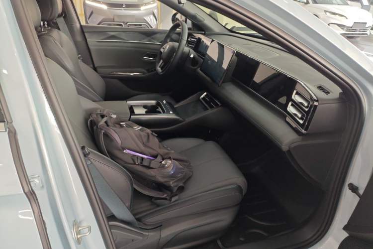 Used BYD Qin L 2026 DM-i 128KM Progressive Edition Right Front Seat