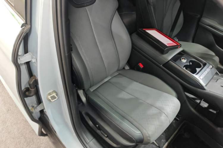 Used BYD Qin L 2026 Model DM-i 210KM Cloud Suspension Version Right Front Seat