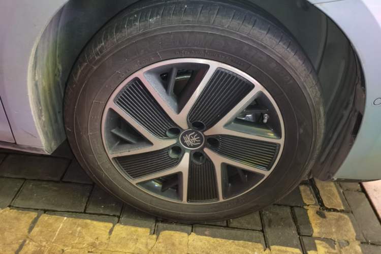 Used BYD Qin L 2026 DM-i 128KM Leading Edition Right Front Wheel Hub