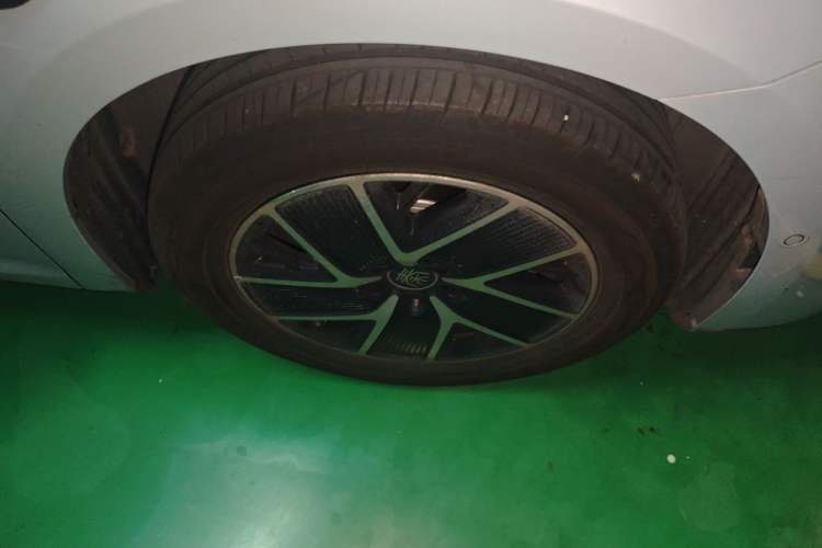 Used BYD Qin L 2026 DM-i 128KM Leading Edition Right Front Wheel Hub