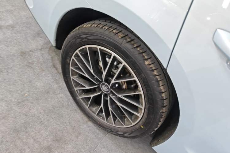 Used BYD Qin L 2026 Model DM-i 210KM Cloud Suspension Version Right Rear Wheel Hub