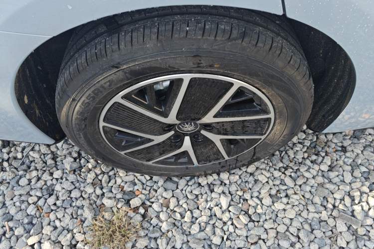 Used BYD Qin L 2026 DM-i 128KM Leading Edition Right Rear Wheel Hub