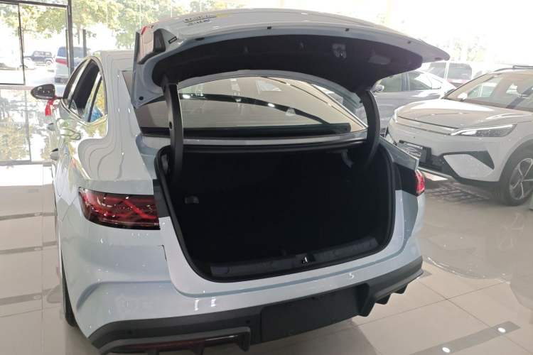 Used BYD Qin L 2026 DM-i 128KM Progressive Edition Trunk