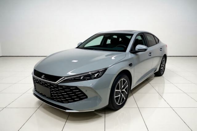 Ojetý BYD Qin L 2026 DM-i 128KM Leading Edition