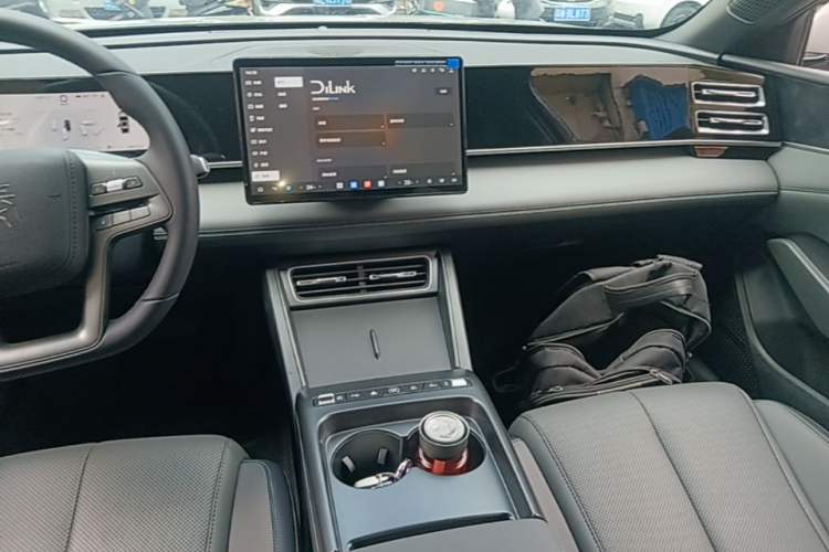 Used BYD Qin L 2026 Model DM-i 210KM Beyond Version Audio And AC Panel