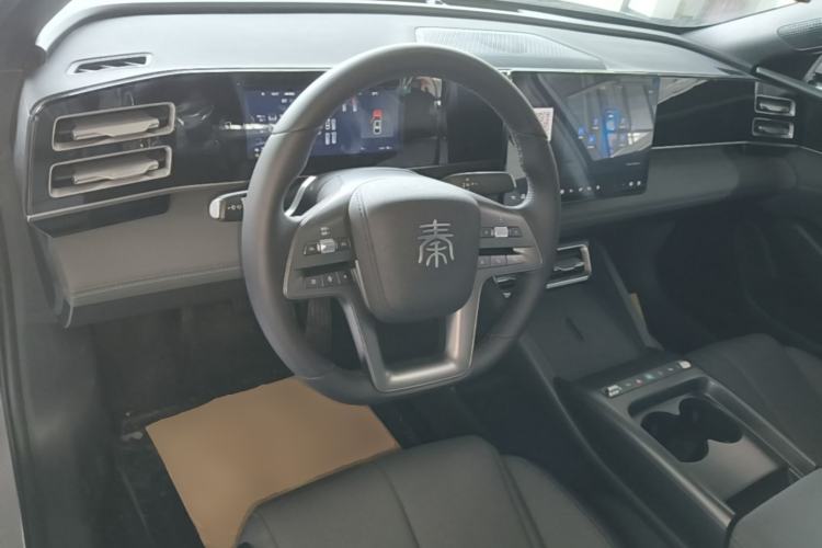 Used BYD Qin L 2026 DM-i 128KM Leading Edition Center Console