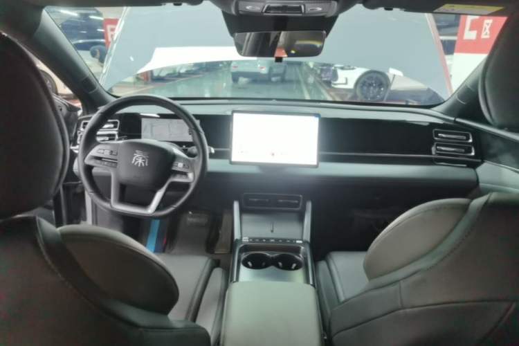 Used BYD Qin L 2026 DM-i 128KM Leading Edition Center Console
