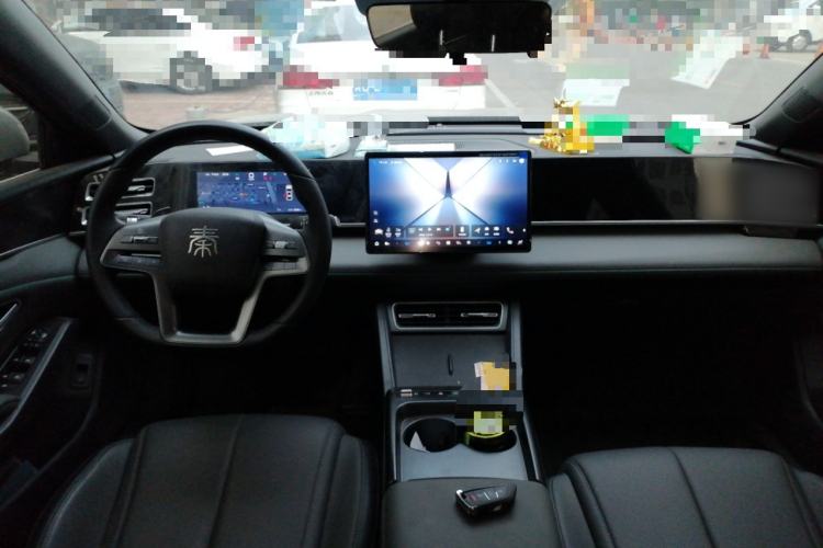 Used BYD Qin L 2026 DM-i 128KM Leading Edition Center Console