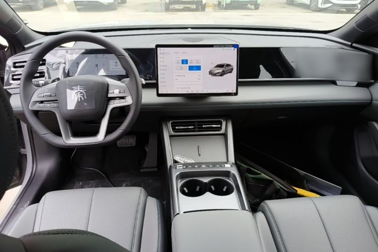 Used BYD Qin L 2026 DM-i 128KM Leading Edition Center Console