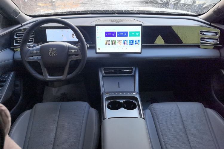Used BYD Qin L 2026 DM-i 128KM Leading Edition Center Console