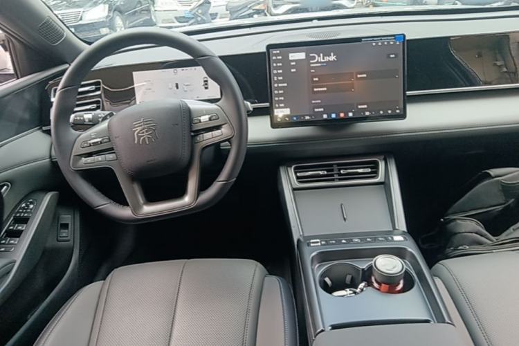 Used BYD Qin L 2026 Model DM-i 210KM Beyond Version Center Console