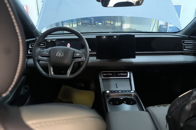 Used BYD Qin L 2026 Model DM-i 210KM Beyond Version Center Console