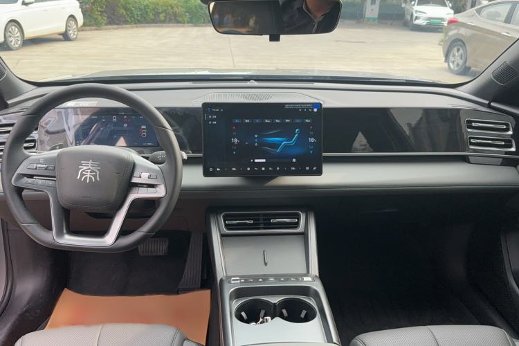 Used BYD Qin L 2026 DM-i 128KM Leading Edition Center Console