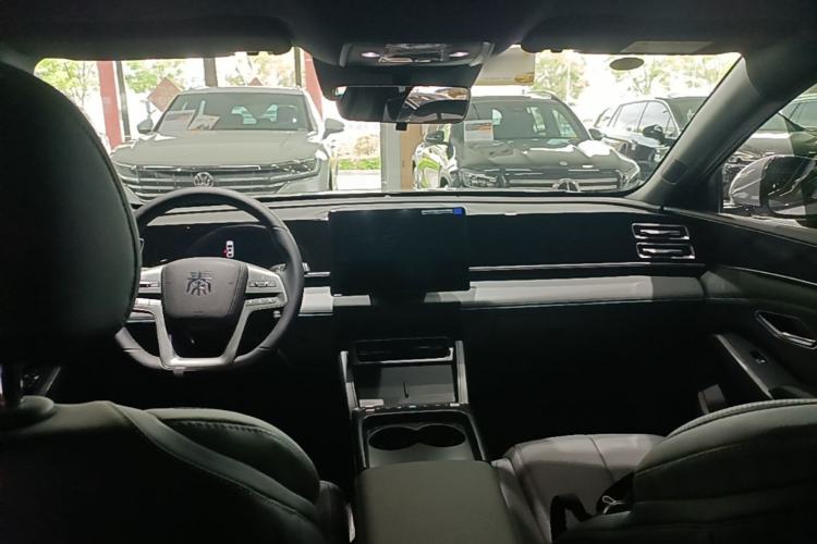 Used BYD Qin L 2026 Model DM-i 210KM Beyond Version Center Console