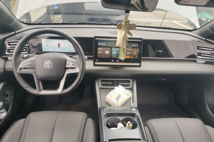 Used BYD Qin L 2026 DM-i 128KM Progressive Edition Center Console