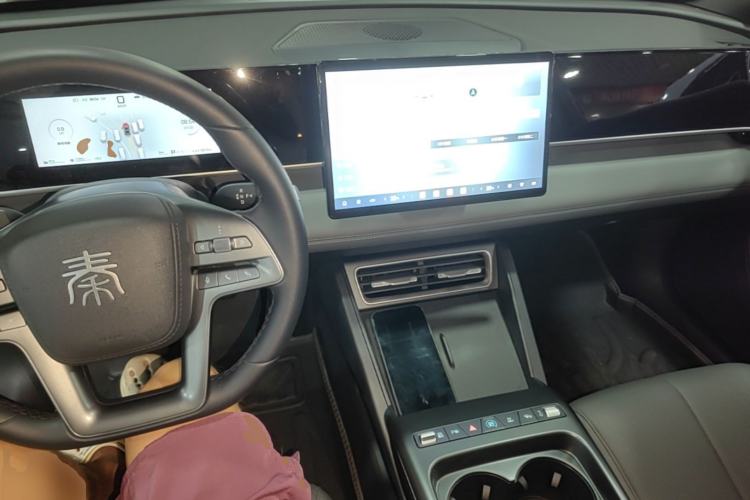 Used BYD Qin L 2026 DM-i 128KM Leading Edition Center Console