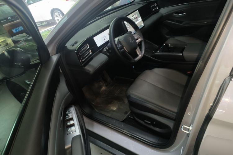 Used BYD Qin L 2026 Model DM-i 210KM Beyond Version Driver Seat