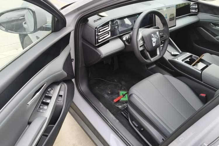 Used BYD Qin L 2026 DM-i 128KM Leading Edition Driver Seat